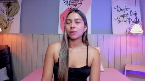 Snapshot of sophiebenson_ chatting on 27, 5, 2026 Sophie online show from 27, 5, 2026