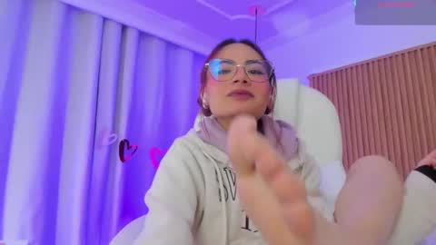   Sophie  IG sophiecherry es   online show from 7, 3, 2025