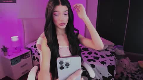 Snapshot of sophiecornett chatting on 7, 11, 2025 online show from 7, 11, 2025