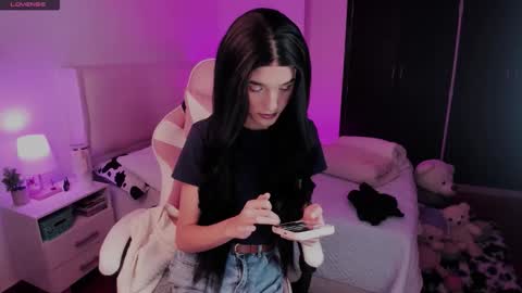 Snapshot of sophiecornett chatting on 13, 11, 2025 online show from 13, 11, 2025