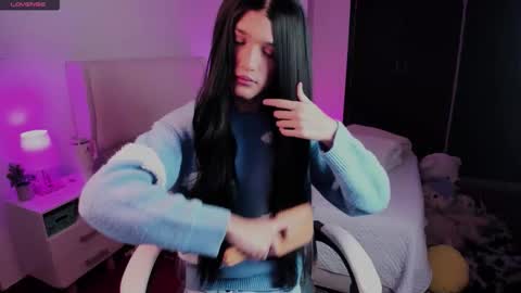 Snapshot of sophiecornett chatting on 18, 11, 2025 online show from 18, 11, 2025