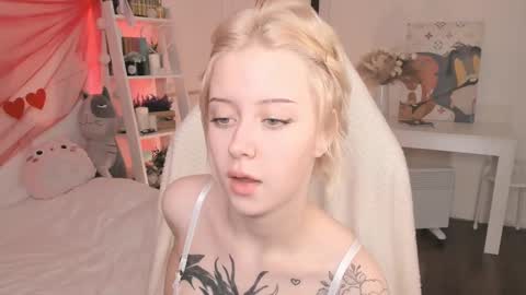 Snapshot of sophiee_lane chatting on 16, 2, 2025 Sophie online show from 16, 2, 2025