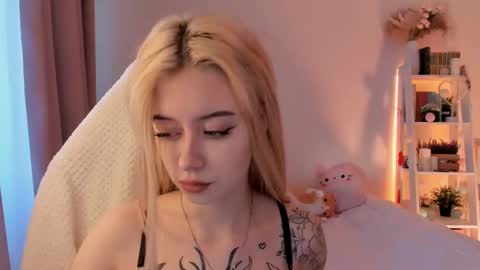 Snapshot of sophiee_lane chatting on 9, 3, 2025 Sophie online show from 9, 3, 2025