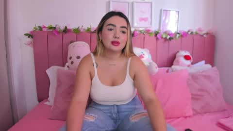 Snapshot of sophiee_rosee chatting on 4, 4, 2026 sophiee rosee online show from 4, 4, 2026