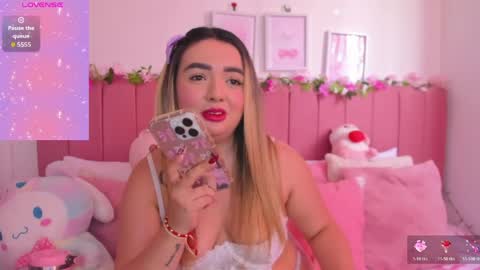 Snapshot of sophiee_rosee chatting on 7, 4, 2026 sophiee rosee online show from 7, 4, 2026