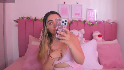 Snapshot of sophiee_rosee chatting on 19, 4, 2026 sophiee rosee online show from 19, 4, 2026