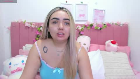 Snapshot of sophiee_rosee chatting on 13, 5, 2026 sophiee rosee online show from 13, 5, 2026