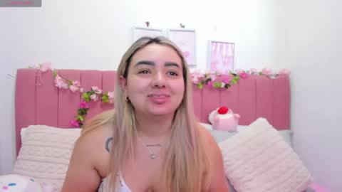 Snapshot of sophiee_rosee chatting on 18, 5, 2026 sophiee rosee online show from 18, 5, 2026