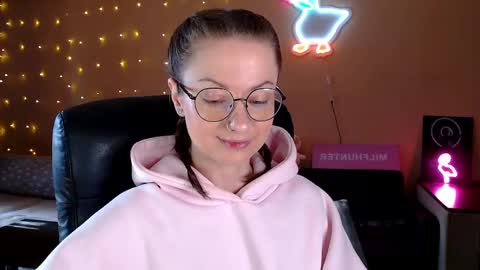 Snapshot of sophieleroux chatting on 5, 5, 2026 sophieleroux online show from 5, 5, 2026