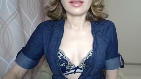 Snapshot of sophiemisss chatting on 16, 10, 2025 Sophiemisss online show from 16, 10, 2025