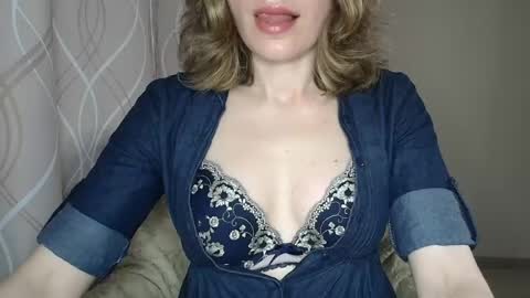 Snapshot of sophiemisss chatting on 8, 5, 2026 Sophiemisss online show from 8, 5, 2026