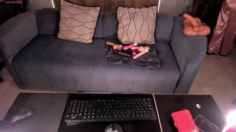 Sophie  Palmer online show from 2, 2, 2025