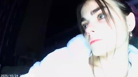 Snapshot of sophiesuvi chatting on 23, 10, 2025 Sophie and my bestie Mandy online show from 23, 10, 2025