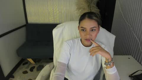 Snapshot of sophiewatson_ chatting on 26, 5, 2026 sophiewatson_ online show from 26, 5, 2026
