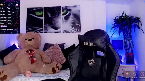 Sophie Sweet online show from 2, 2, 2025