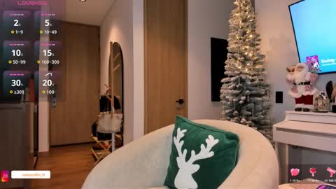 Snapshot of sophyamiller_15 chatting on 5, 12, 2025 Sophy online show from 5, 12, 2025