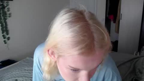 soska_albinosk online show from 2, 12, 2025