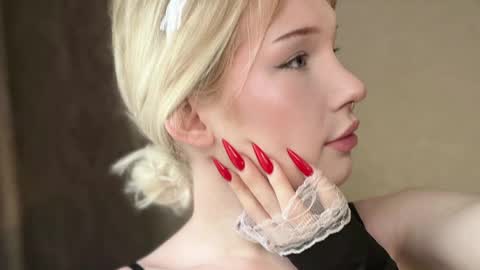Snapshot of soska_albinosk chatting on 19, 5, 2026 soska_albinosk online show from 19, 5, 2026