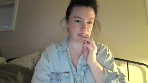Snapshot of sotamom chatting on 18, 5, 2026 NaughtyMommy online show from 18, 5, 2026