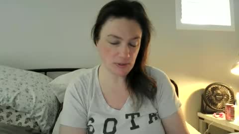 Snapshot of sotamom chatting on 22, 5, 2026 NaughtyMommy online show from 22, 5, 2026