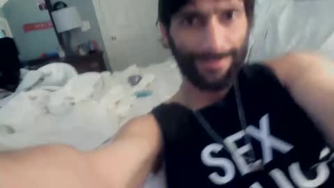 Snapshot of spacecase843 chatting on 28, 2, 2025 TrndSettrz online show from 28, 2, 2025