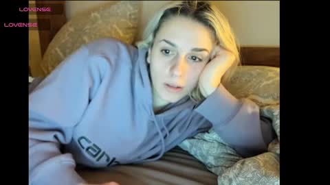 Snapshot of spacegirl42o chatting on 10, 1, 2025 Spacegirl online show from 10, 1, 2025