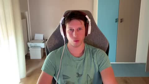 Snapshot of spaduzzz chatting on 19, 7, 2026 Doggo online show from 19, 7, 2026