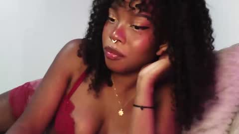 Snapshot of sparklingsoleil chatting on 13, 11, 2025 Soleil online show from 13, 11, 2025