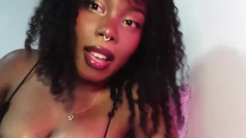 Snapshot of sparklingsoleil chatting on 24, 11, 2025 Soleil online show from 24, 11, 2025