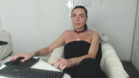 Carla online show from 10, 2, 2025