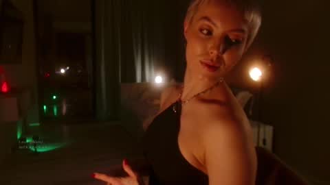 Elizabeth online show from 19, 11, 2025