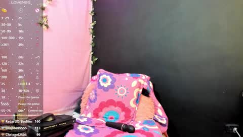 Snapshot of split_girl chatting on 9, 10, 2025 EMMA online show from 9, 10, 2025