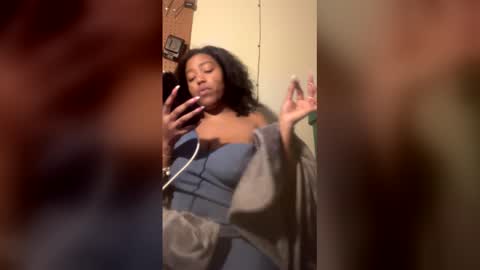 Snapshot of spoilprincesschloee chatting on 19, 12, 2025 spoilprincesschloee online show from 19, 12, 2025