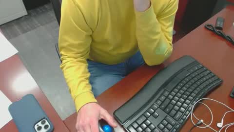 Snapshot of squirrelly82 chatting on 13, 1, 2025 make me cum c2c talk to me online show from 13, 1, 2025