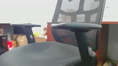 Snapshot of squirrelly82 chatting on 20, 2, 2025 make me cum c2c talk to me online show from 20, 2, 2025