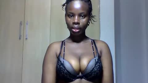 Snapshot of squiter_girlie chatting on 2, 11, 2025 Squiter online show from 2, 11, 2025