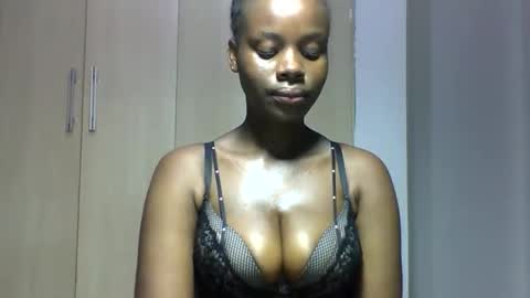 Snapshot of squiter_girlie chatting on 6, 11, 2025 Squiter online show from 6, 11, 2025