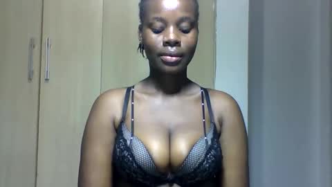 Snapshot of squiter_girlie chatting on 12, 11, 2025 Squiter online show from 12, 11, 2025