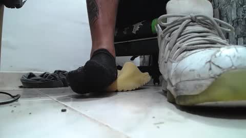 Snapshot of srfindomfeet_ chatting on 25, 4, 2026 sr master cum its my old account online show from 25, 4, 2026