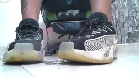 Snapshot of srfindomfeet_ chatting on 28, 4, 2026 sr master cum its my old account online show from 28, 4, 2026