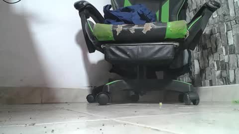 Snapshot of srfindomfeet_ chatting on 17, 5, 2026 sr master cum its my old account online show from 17, 5, 2026