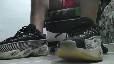 Snapshot of srfindomfeet_ chatting on 25, 5, 2026 sr master cum its my old account online show from 25, 5, 2026