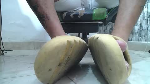 Snapshot of srfindomfeet_ chatting on 1, 6, 2026 sr master cum its my old account online show from 1, 6, 2026