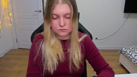 Snapshot of stacy_miraclee chatting on 14, 12, 2024 Stacy online show from 14, 12, 2024