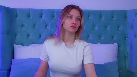Snapshot of stacyevancesss chatting on 25, 5, 2026 StacyEvances online show from 25, 5, 2026