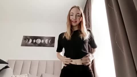 Snapshot of stacyscholle chatting on 25, 2, 2026 Mila online show from 25, 2, 2026