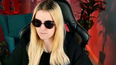 stef_nicks online show from 5, 10, 2025