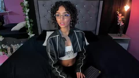 Snapshot of stefania_paz chatting on 10, 3, 2025 Stefania online show from 10, 3, 2025