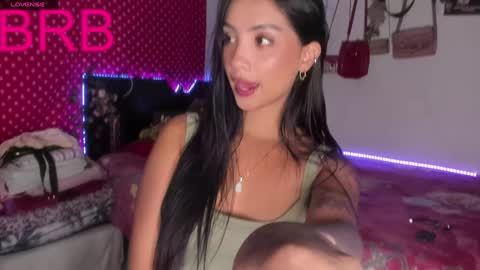 Snapshot of stefanny_pllus chatting on 4, 1, 2025 Im MiaIts my first day here online show from 4, 1, 2025