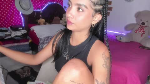 Snapshot of stefanny_pllus chatting on 6, 2, 2025 Im MiaIts my first day here online show from 6, 2, 2025